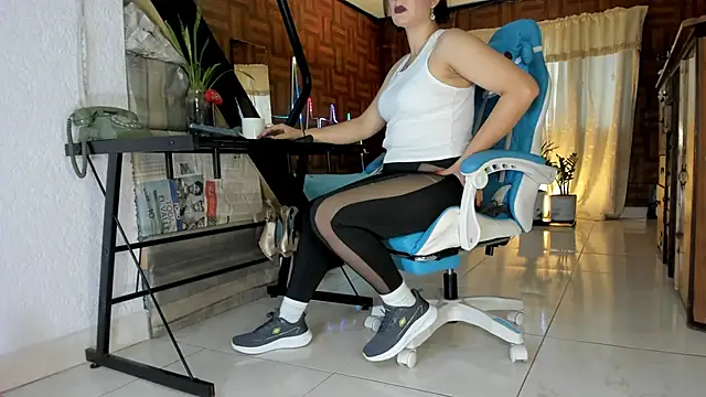 Cristina Vanegas631 online show from 06/15/26, 08:00