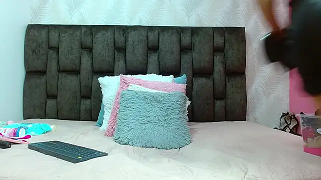 JuanitaDelMar online show from 02/05/25, 10:19