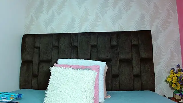 JuanitaDelMar online show from 09/30/25, 10:04