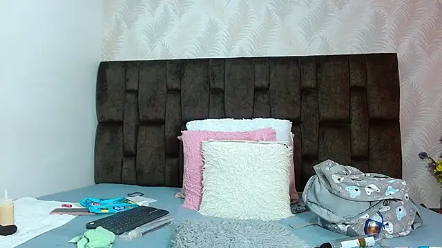 JuanitaDelMar online show from 10/18/25, 01:01