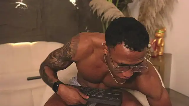 Logan Varela online show from 02/20/25, 12:08