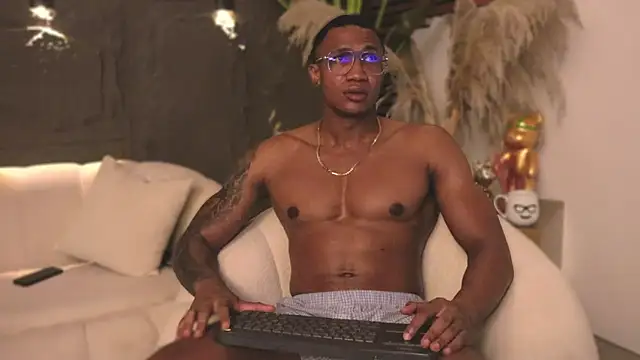 Logan Varela online show from 02/20/25, 06:02