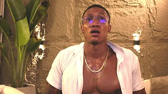 Logan Varela online show from 03/20/25, 04:29