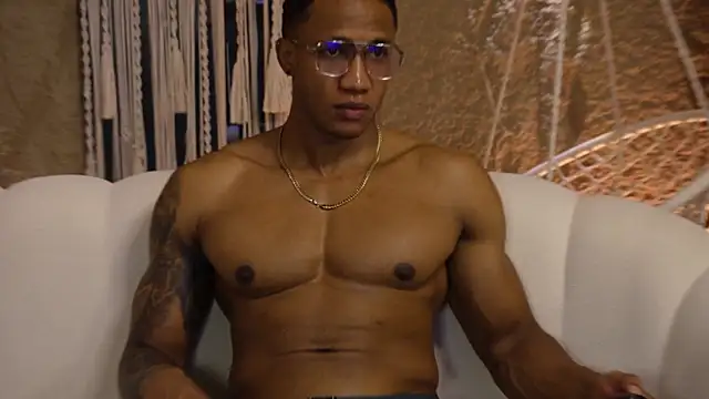 Logan Varela online show from 09/10/25, 01:22