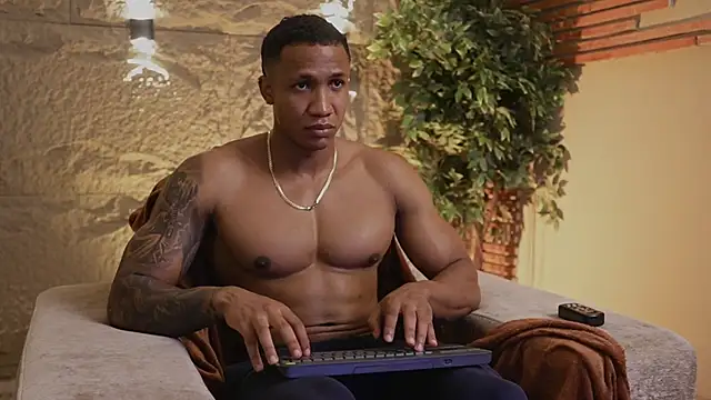 Logan Varela online show from 10/28/25, 06:32