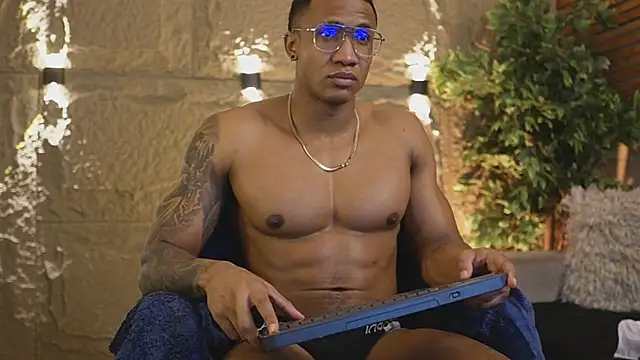 Logan Varela online show from 12/19/25, 12:01