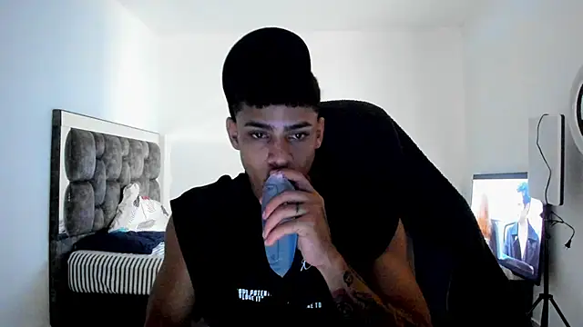 Snapshot of Monster_boysexx chatting on 11/15/25, 06:26 Monster boysexx online show from 11/15/25, 06:26