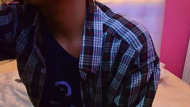 yourcuteneighbourr online show from 02/18/25, 03:10