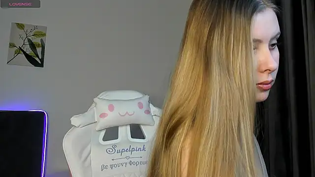 Snapshot of elliediaz chatting on 10/05/25, 07:01 elliediaz online show from 10/05/25, 07:01