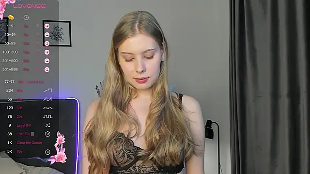 Snapshot of elliediaz chatting on 10/14/25, 08:20 elliediaz online show from 10/14/25, 08:20