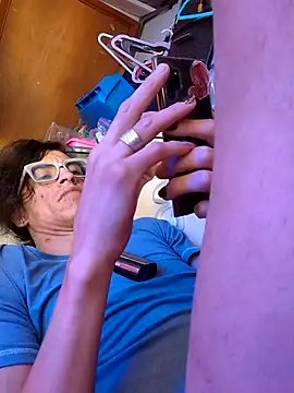 gurlnips online show from 10/19/25, 09:26