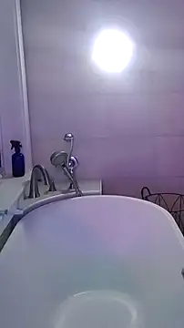 gurlnips online show from 12/21/25, 02:35