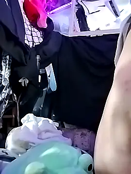 gurlnips online show from 04/10/26, 10:36