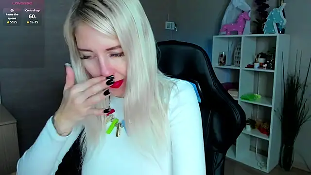 Mermaid N online show from 11/19/25, 01:38