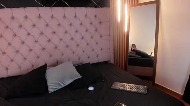 ShanellBlack online show from 10/04/25, 04:10