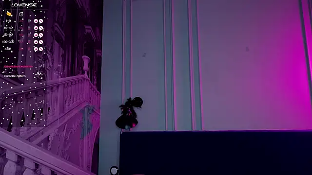 Liv Fay online show from 12/25/24, 04:11