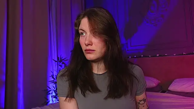 Liv Fay online show from 12/20/25, 02:35