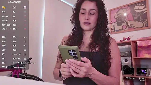 Snapshot of AndreaGomez88 chatting on 11/29/25, 08:56 AndreaGomez88 online show from 11/29/25, 08:56