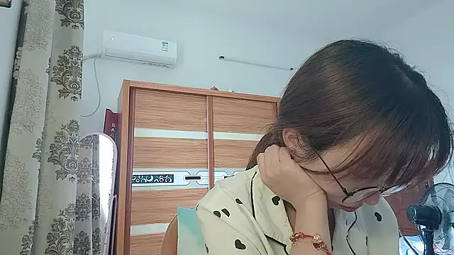 Lili 666 online show from 05/18/26, 04:07