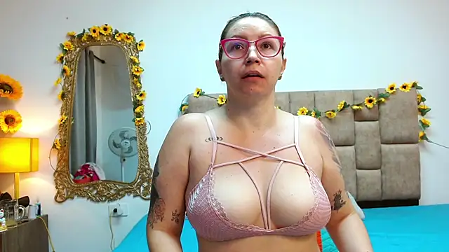 IsisDuzan online show from 01/07/25, 04:18