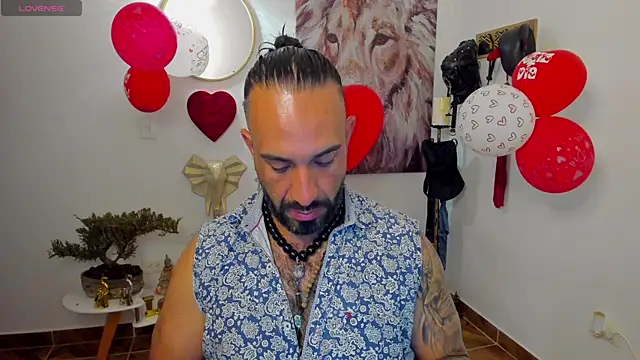 Snapshot of mr_maik chatting on 02/15/25, 10:11 mr maik online show from 02/15/25, 10:11