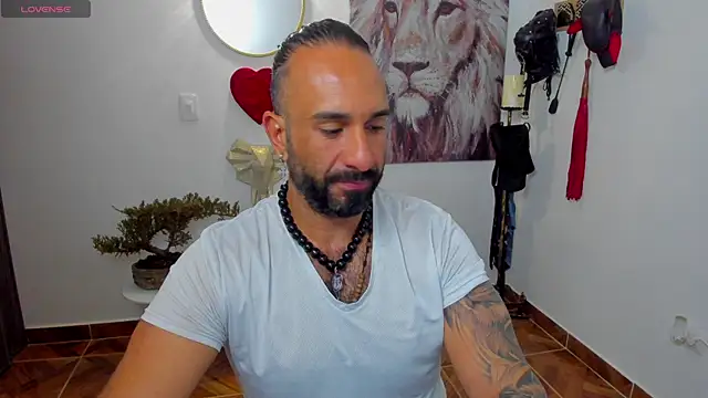 Snapshot of mr_maik chatting on 02/18/25, 11:00 mr maik online show from 02/18/25, 11:00