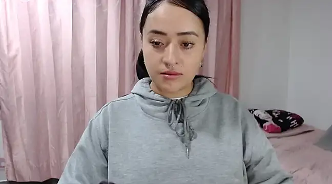 jjulietha95 online show from 02/17/25, 03:47