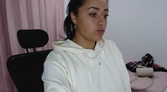 jjulietha95 online show from 02/20/25, 07:45