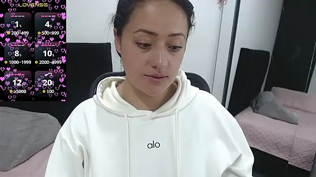 jjulietha95 online show from 10/23/25, 02:00