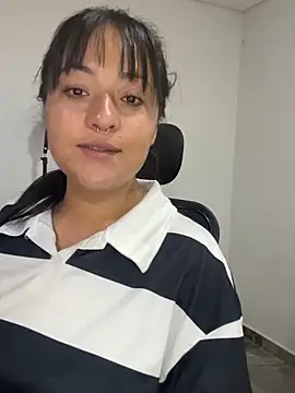 jjulietha95 online show from 06/02/26, 04:47