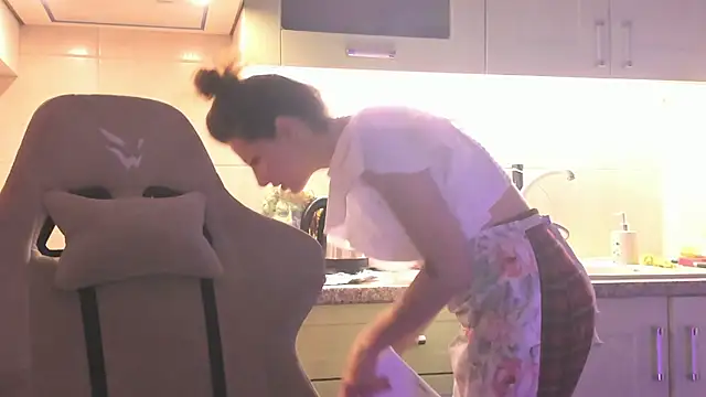 April o Nill online show from 12/20/25, 01:40