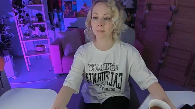 LylithSkye online show from 02/22/25, 10:40