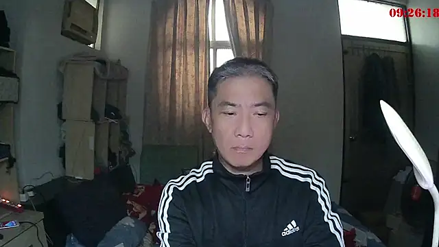 Snapshot of YuHsuant chatting on 02/13/25, 02:23 YuHsuant online show from 02/13/25, 02:23