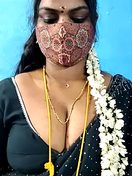 Snapshot of mayaa2u chatting on 07/08/26, 02:49 mayaa2u online show from 07/08/26, 02:49