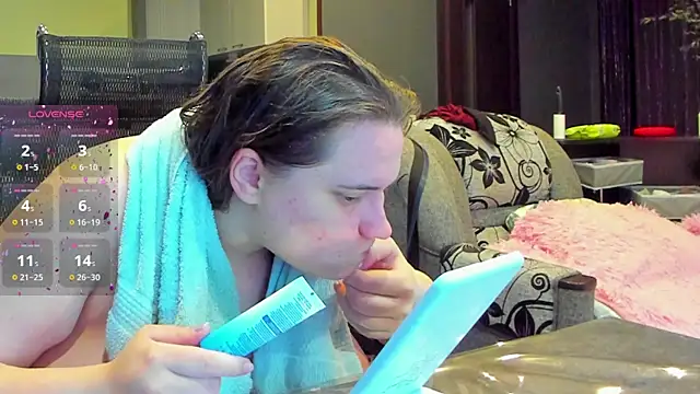 1lindsey1 online show from 09/10/25, 12:54