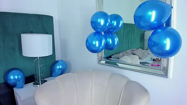 Snapshot of Tom_Silver__ chatting on 12/19/24, 07:40 Tom Silver online show from 12/19/24, 07:40