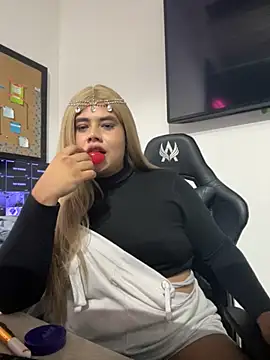 Snapshot of Tom_Silver__ chatting on 10/03/25, 07:49 Tom Silver online show from 10/03/25, 07:49