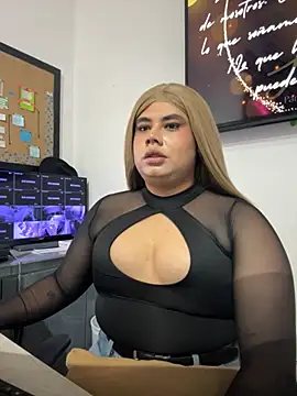 Snapshot of Tom_Silver__ chatting on 10/18/25, 04:48 Tom Silver online show from 10/18/25, 04:48