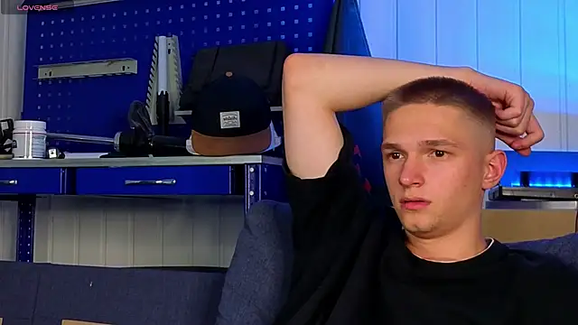 dustyn fox online show from 10/10/25, 04:39