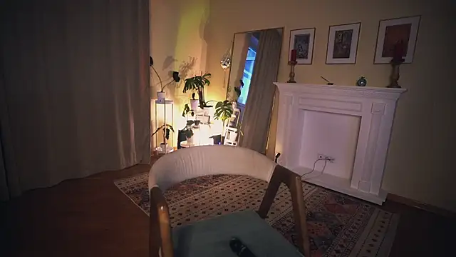 Snapshot of Leona_Mell chatting on 01/05/25, 02:38 Leona Mell online show from 01/05/25, 02:38