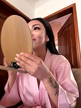 Effy Bonny online show from 10/30/25, 03:57