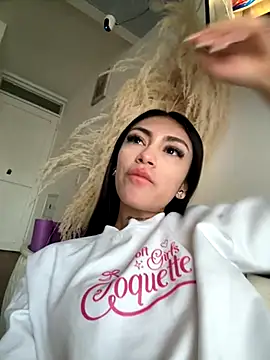 Effy Bonny online show from 10/31/25, 10:22