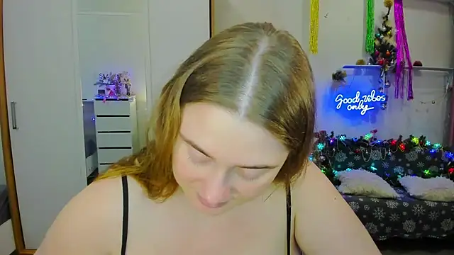 Demure Smile online show from 12/05/24, 03:26