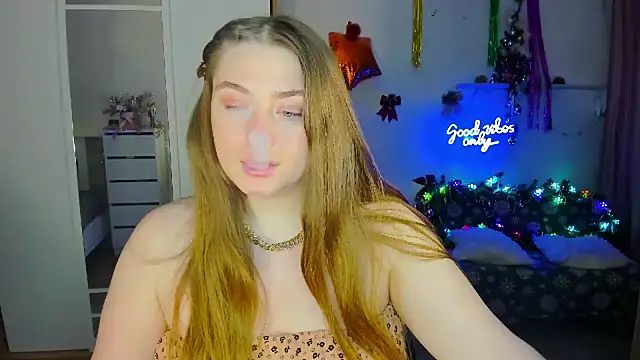 Demure Smile online show from 12/06/24, 03:52