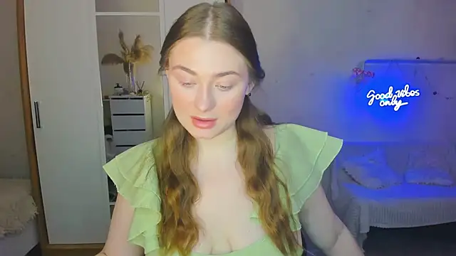 Demure Smile online show from 02/08/25, 07:04