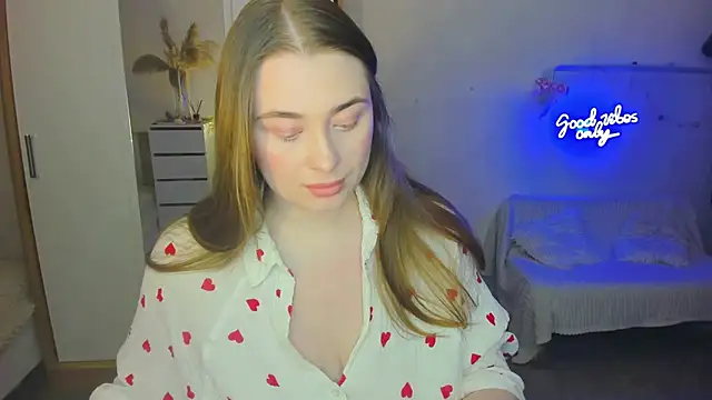 Demure Smile online show from 02/11/25, 04:56