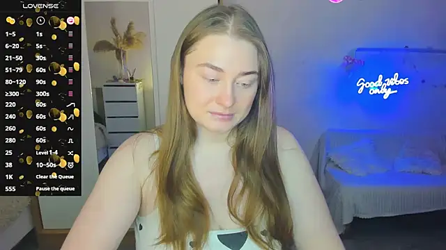 Demure Smile online show from 02/13/25, 04:54