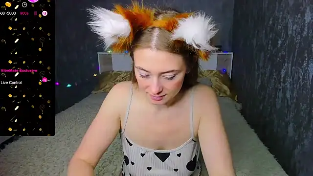 Demure Smile online show from 11/09/25, 04:00