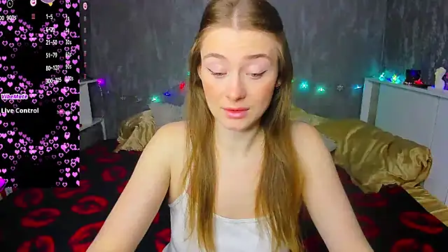 Demure Smile online show from 11/14/25, 02:21