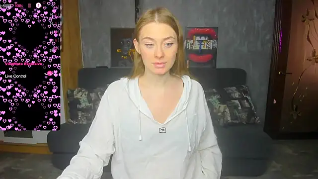 Demure Smile online show from 03/04/26, 12:44